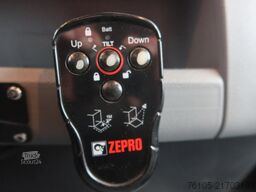 Renault D240 Bak met deuren + Klep 2.000 kg. Automaat. ...