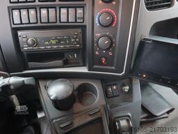 Renault D240 Bak met deuren + Klep 2.000 kg. Automaat. ...