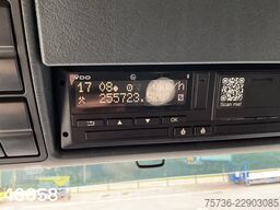 Man TGS 26.330 6x2 met DHollandia laadklep