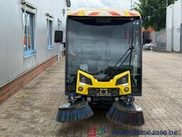 Johnston Bucher Johnston Sweeper CX202 mit EURO 6 Klima