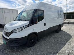 Iveco 35S16 4x2 4-pallet van with 1 sliding door