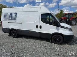 Iveco 35S16 4x2 4-pallet van with 1 sliding door