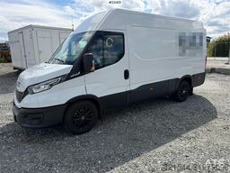 Iveco 35S16 4x2 4-pallet van with 1 sliding door