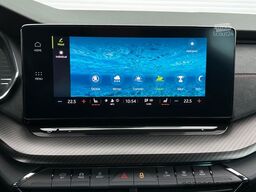 SKODA 2.0TSi RS DSG 180kW NAVI DCC STHZ eHK LM19