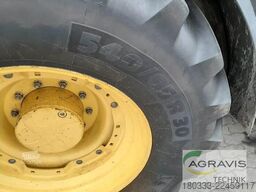 John Deere 6215 R