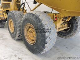CATERPILLAR 725