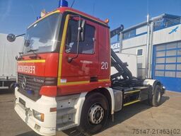 MERCEDES-BENZ 1831 Actros Abrollkipper AHK 3-Sitzer Feuerwehr