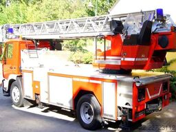 MAN LE 14.260 4x2 / Feuerwehr-Drehleiter DLK 23-12