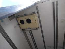 LAMBERET 3 Axle frigo trailer Carrier Vector 1950 Bi-Temp
