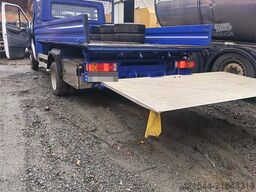 Mercedes-Benz 616 CDI 5-seater flatbed truck as a repair object