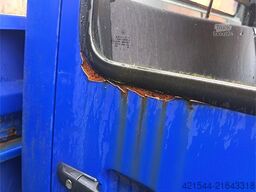 Mercedes-Benz 616 CDI 5-seater flatbed truck as a repair object