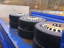 Mercedes-Benz 616 CDI 5-seater flatbed truck as a repair object