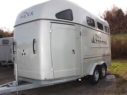 Thiel 3 Pferdeanhänger MEXX 3-Pferde schräg