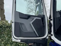 Renault T HD001