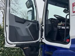 Renault T HD001