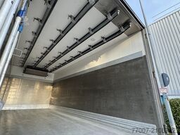 Mercedes-Benz Atego 1627L 4-Fleisch-Rohrbahnen T-1000