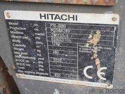 Hitachi ZW220 articulated loader / 2 buckets