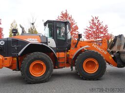 Hitachi ZW220 articulated loader / 2 buckets
