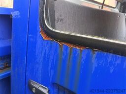 Mercedes-Benz 616 CDI 5-seater flatbed truck as a repair object