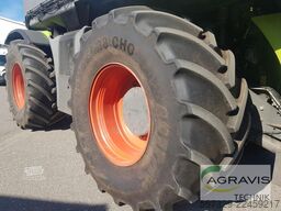 Claas XERION 4000 SADDLE TRAC