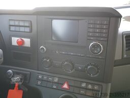 Mercedes-Benz Antos 3240 8×2 / Typhoon L170Z3 crane