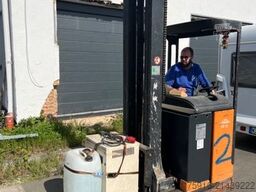 LINDE R16 mit neuwertiger Batterie und Ladegerät