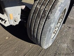 SCHMITZ CARGOBULL Carrier 1950 MT,2 Kammern mit Tor,Ladebordw.3 To