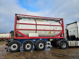 SCHMITZ CARGOBULL Tankchassis mit Tankcontainer, 424.676 KM