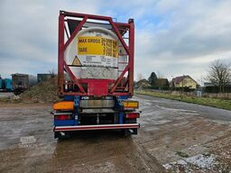 SCHMITZ CARGOBULL Tankchassis mit Tankcontainer, 424.676 KM