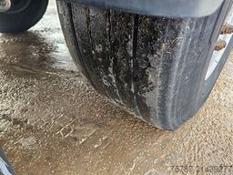 SCHMITZ CARGOBULL Tankchassis mit Tankcontainer, 424.676 KM