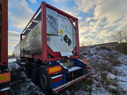 SCHMITZ CARGOBULL Tankchassis mit Tankcontainer