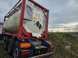 SCHMITZ CARGOBULL Tankchassis mit Tankcontainer