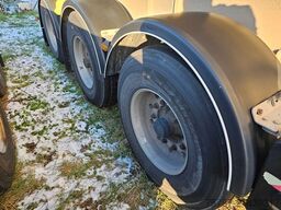 VAN HOOL Tankchassis mit Tankcontainer