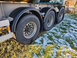 VAN HOOL Tankchassis mit Tankcontainer