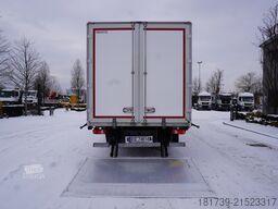 Renault D280 16T / Box truck 18 EPAL / Tail lift