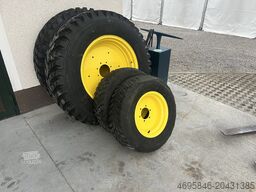 John Deere 4066R