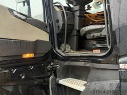 Volvo FH 6x2 tractor unit with ADR approval