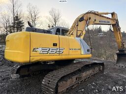 New Holland E265 Excavator with tooth bucket and defective rot