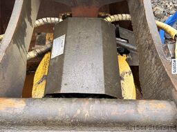 New Holland E265 Excavator with tooth bucket and defective rot