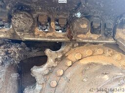 New Holland E265 Excavator with tooth bucket and defective rot