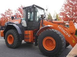 Hitachi ZW220 articulated loader / 2 buckets