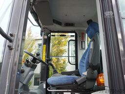 Hitachi ZW220 articulated loader / 2 buckets