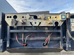 Nooteboom MCO-48-03V 3-axle lowloader / 3x hydraulic stee...