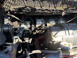 New Holland L220 schranklader - 4x4 - brandschade, motor ok...