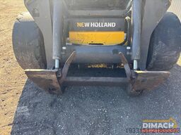 New Holland L220 schranklader - 4x4 - brandschade, motor ok...