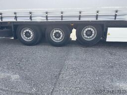 Krone Curtainsider Schiebeplanenauflieger, DIN EN 12642