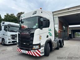 SCANIA R 520 6x2 con ralla variabile