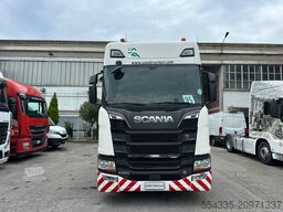 SCANIA R 520 6x2 con ralla variabile