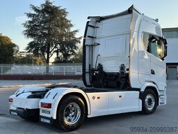 SCANIA 590S V8