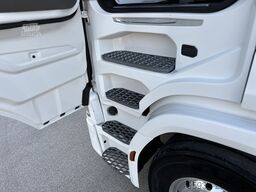 SCANIA 590S V8
